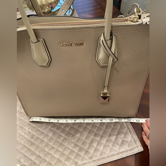 SOLD OUT””” Michael kors shoulder bag - Picture 3 of 6